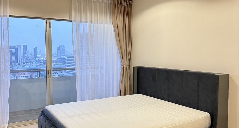 For rent 2 bedrooms condo in Pathum Wan, Bangkok