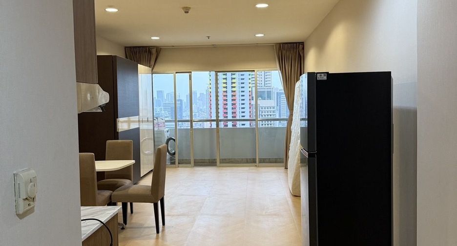For rent 2 bedrooms condo in Pathum Wan, Bangkok