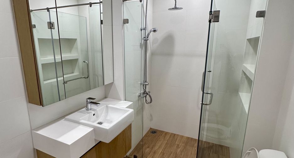 For rent 4 bedrooms townhouse in Suan Luang, Bangkok