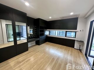 Casa adosada en alquiler de 4 habitaciones en Suan Luang, Bangkok