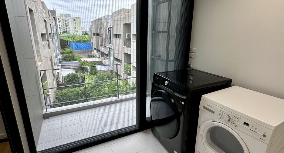 For rent 4 bedrooms townhouse in Suan Luang, Bangkok