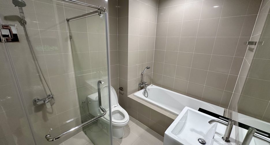 For rent 4 bedrooms townhouse in Suan Luang, Bangkok