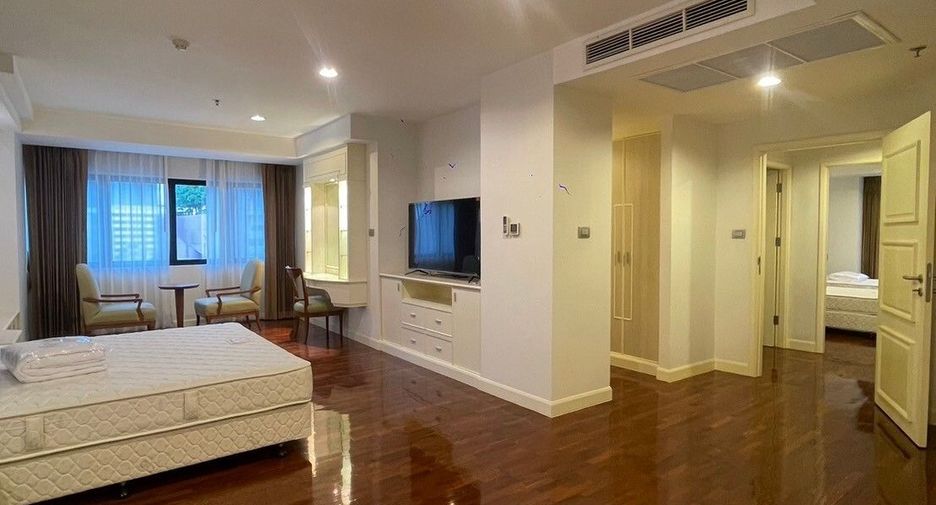 For rent 3 bedrooms apartment in Khlong Toei, Bangkok