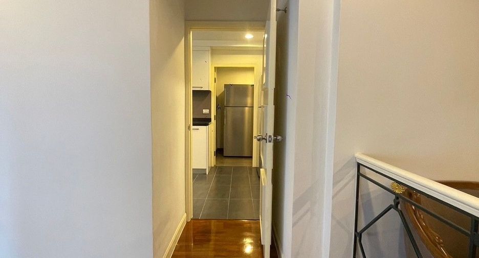 For rent 3 bedrooms apartment in Khlong Toei, Bangkok