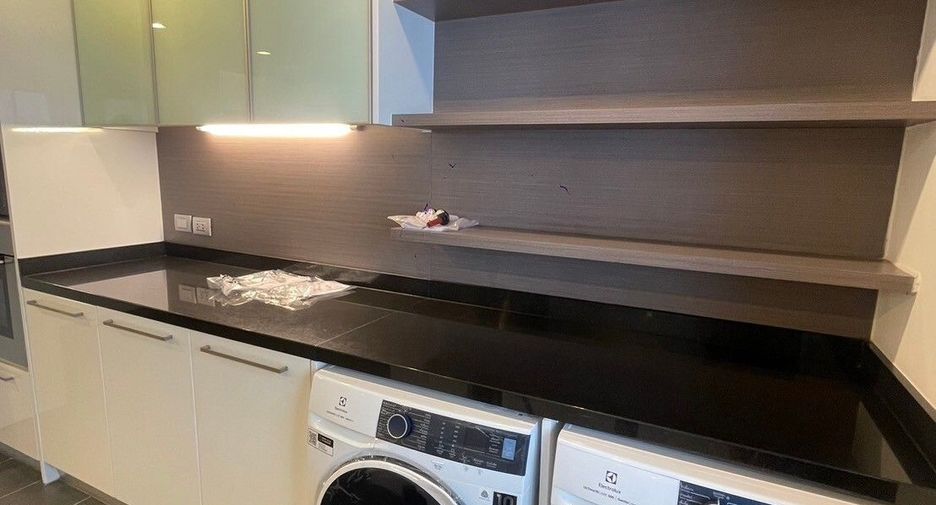For rent 3 bedrooms apartment in Khlong Toei, Bangkok
