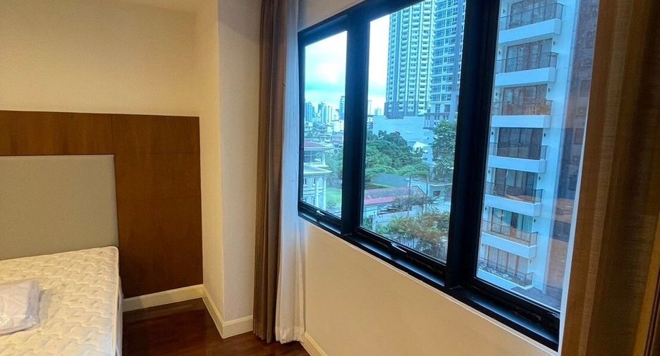 For rent 3 bedrooms apartment in Khlong Toei, Bangkok