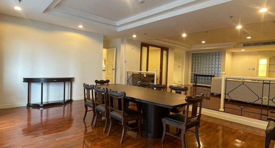For rent 3 bedrooms apartment in Khlong Toei, Bangkok