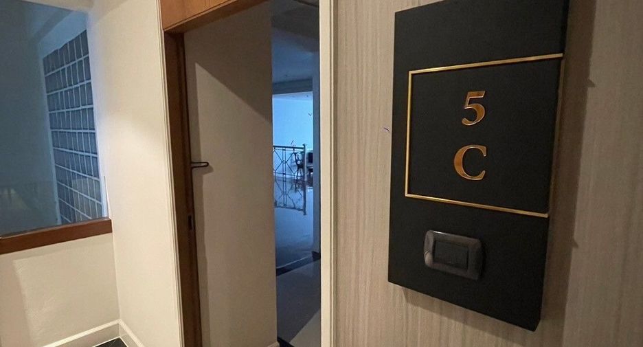 For rent 3 bedrooms apartment in Khlong Toei, Bangkok