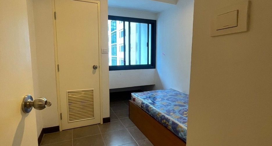 For rent 3 bedrooms apartment in Khlong Toei, Bangkok