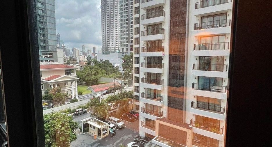 For rent 3 bedrooms apartment in Khlong Toei, Bangkok