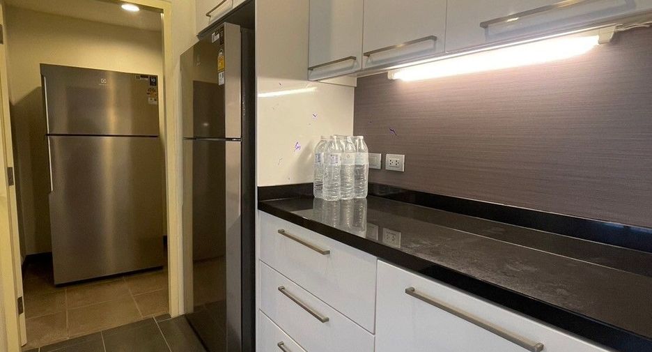 For rent 3 bedrooms apartment in Khlong Toei, Bangkok