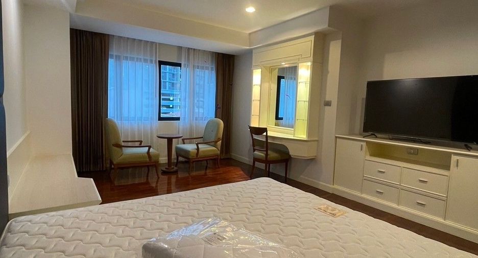 For rent 3 bedrooms apartment in Khlong Toei, Bangkok