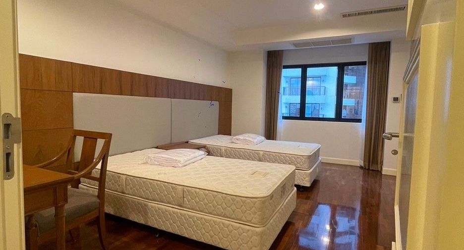 For rent 3 bedrooms apartment in Khlong Toei, Bangkok