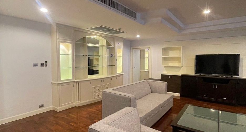 For rent 3 bedrooms apartment in Khlong Toei, Bangkok