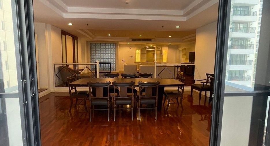 For rent 3 bedrooms apartment in Khlong Toei, Bangkok