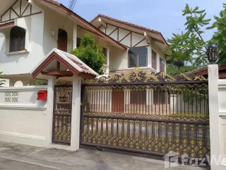 For rent 5 bedrooms house in Phra Khanong, Bangkok