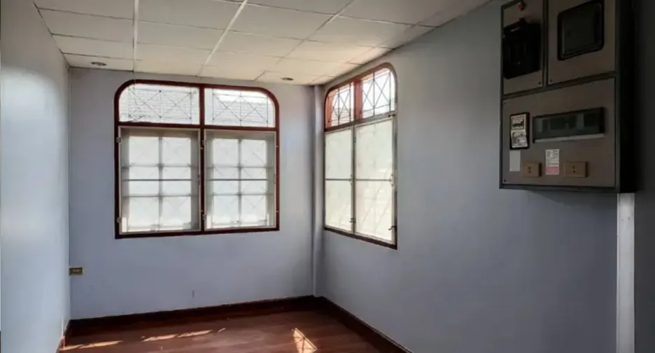 For rent 5 bedrooms house in Phra Khanong, Bangkok