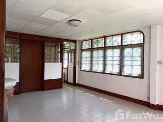 For rent 5 bedrooms house in Phra Khanong, Bangkok