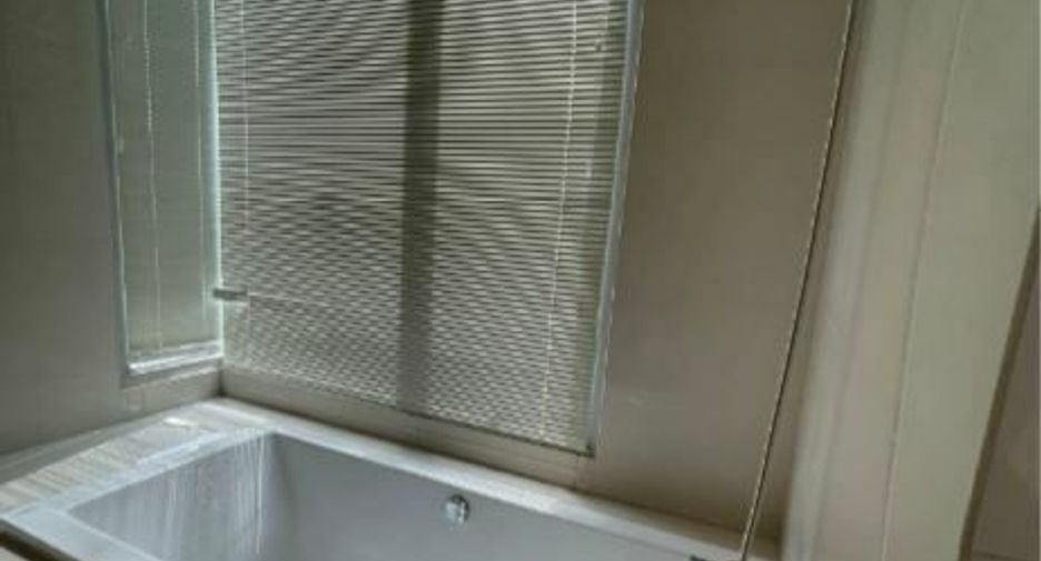 For rent 4 bedrooms condo in Bang Rak, Bangkok