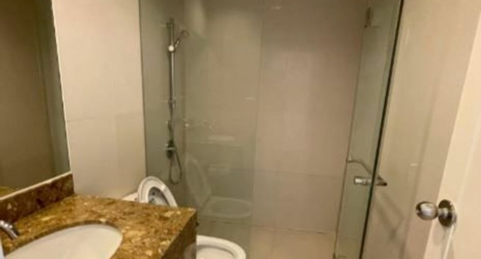 For rent 4 bedrooms condo in Bang Rak, Bangkok