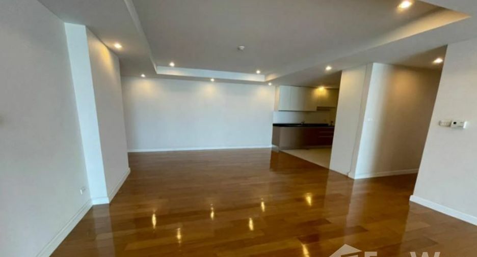 For rent 4 bedrooms condo in Bang Rak, Bangkok