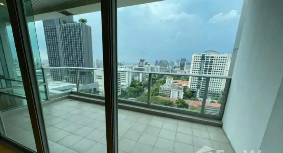 For rent 4 bedrooms condo in Bang Rak, Bangkok