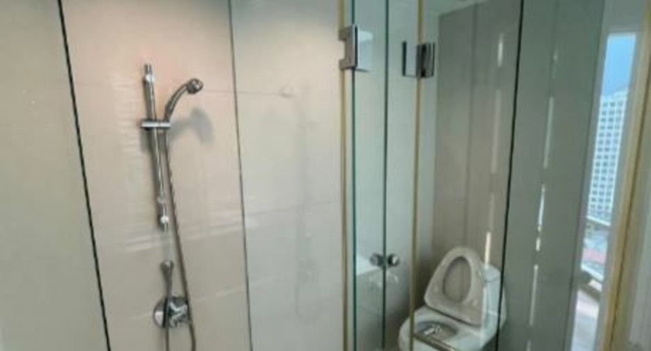 For rent 4 bedrooms condo in Bang Rak, Bangkok