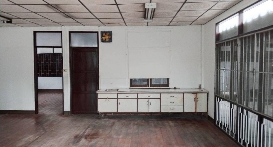 Аренда 3 спальни дом в Кхлонг Тоеи, Бангкок