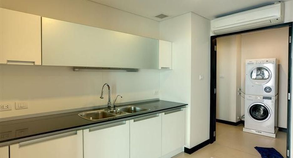 For rent 3 bedrooms condo in Pathum Wan, Bangkok