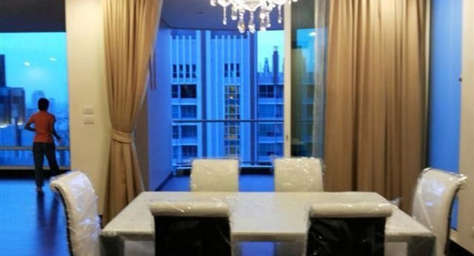 For rent 3 bedrooms condo in Pathum Wan, Bangkok
