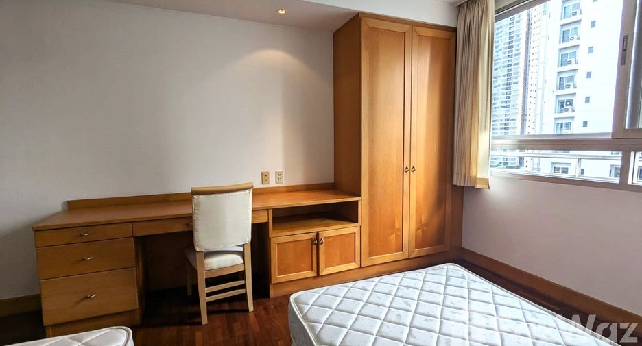 For rent 3 bedrooms condo in Khlong Toei, Bangkok