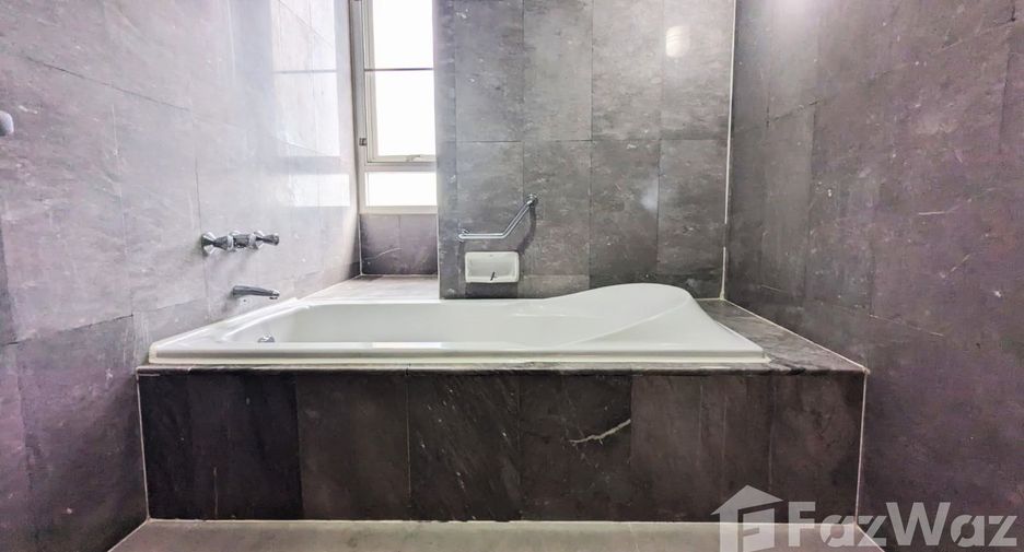 For rent 3 bedrooms condo in Khlong Toei, Bangkok