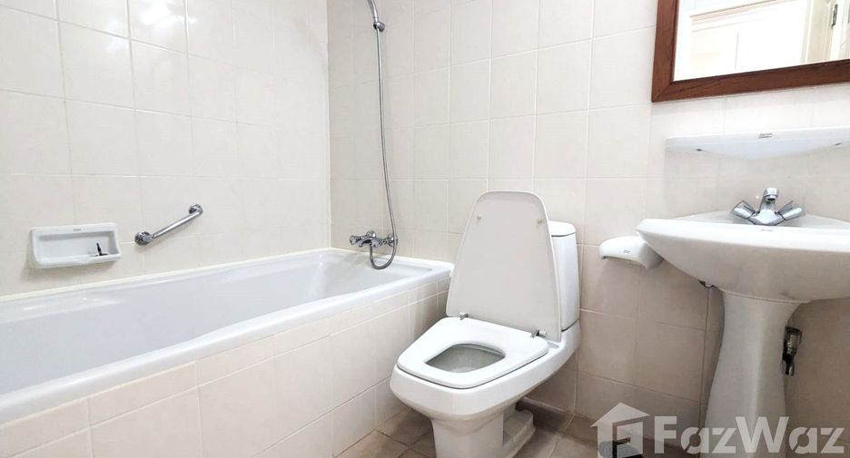 For rent 3 bedrooms condo in Khlong Toei, Bangkok