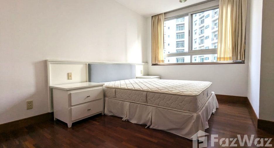 For rent 3 bedrooms condo in Khlong Toei, Bangkok