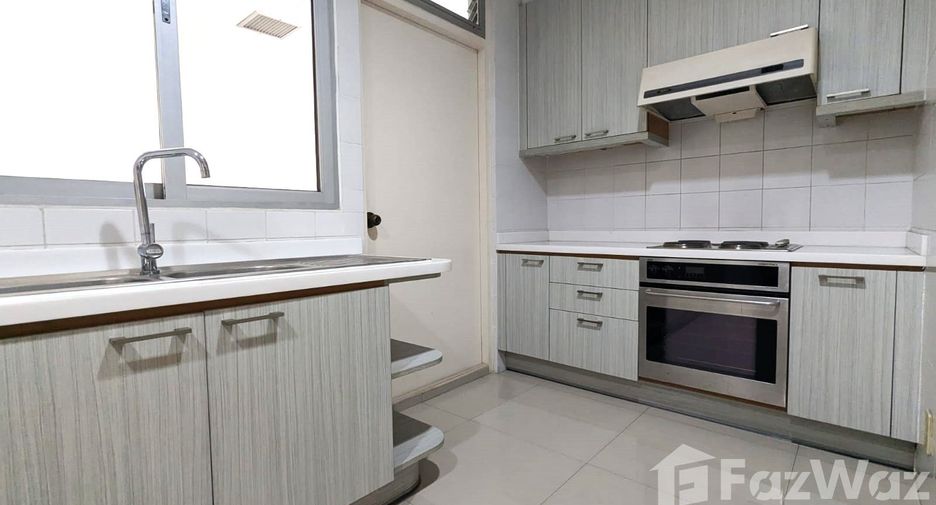 For rent 3 bedrooms condo in Khlong Toei, Bangkok