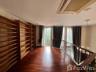 For rent 4 bedrooms townhouse in Watthana, Bangkok