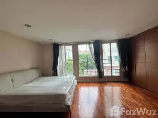 For rent 4 bedrooms townhouse in Watthana, Bangkok