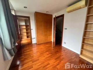 For rent 4 bedrooms townhouse in Watthana, Bangkok