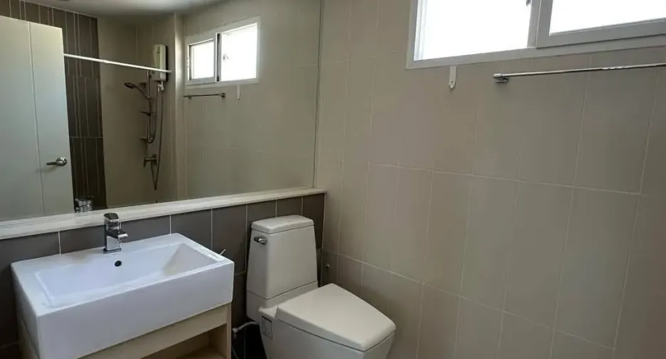 Casa en alquiler de 3 habitaciones en Suan Luang, Bangkok