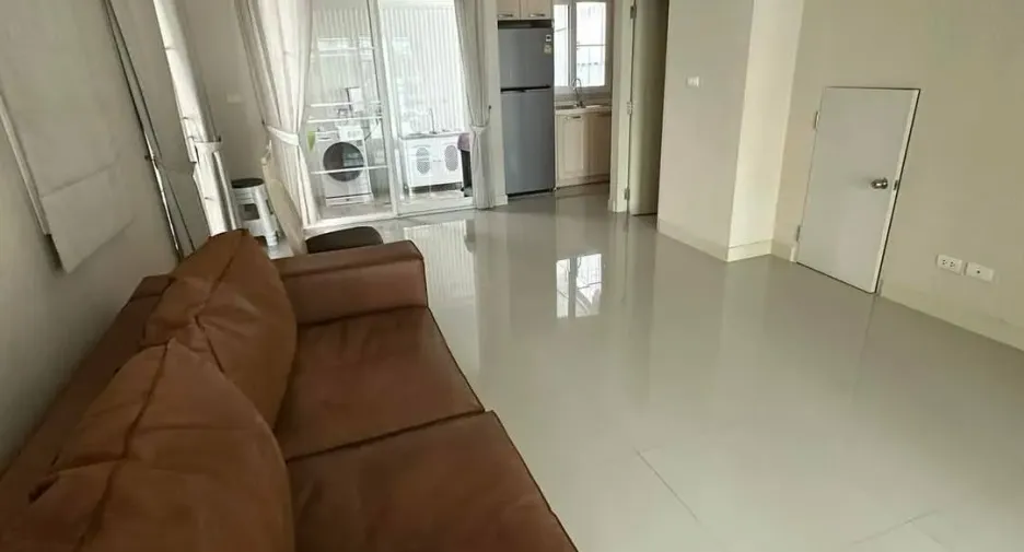 Casa en alquiler de 3 habitaciones en Suan Luang, Bangkok