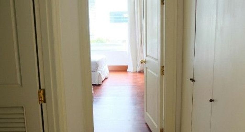 For rent 3 bedrooms condo in Sathon, Bangkok