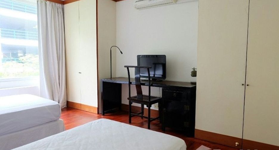 For rent 3 bedrooms condo in Sathon, Bangkok