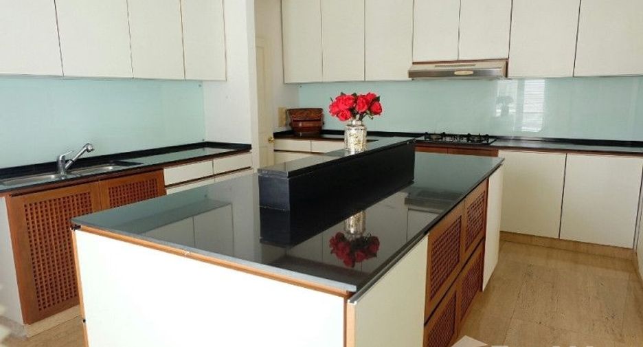 For rent 3 bedrooms condo in Sathon, Bangkok