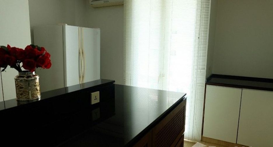 For rent 3 bedrooms condo in Sathon, Bangkok