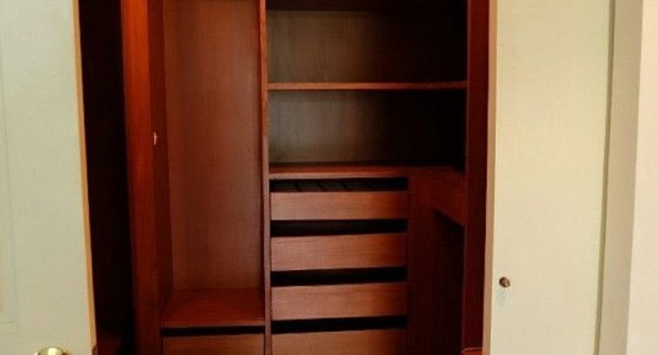 For rent 3 bedrooms condo in Sathon, Bangkok