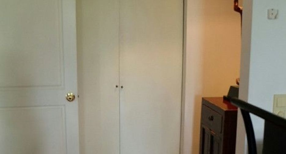 For rent 3 bedrooms condo in Sathon, Bangkok