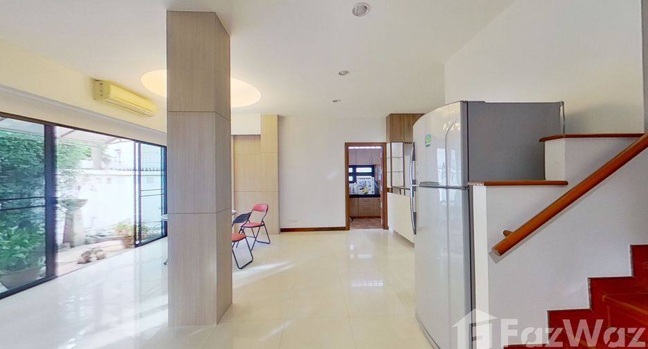Reihenhaus zur Miete mit 3 Zimmer in Watthana, Bangkok