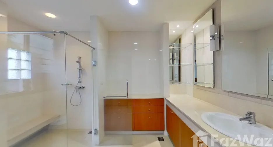 Reihenhaus zur Miete mit 3 Zimmer in Watthana, Bangkok
