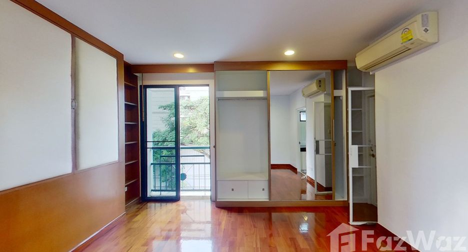 Reihenhaus zur Miete mit 3 Zimmer in Watthana, Bangkok