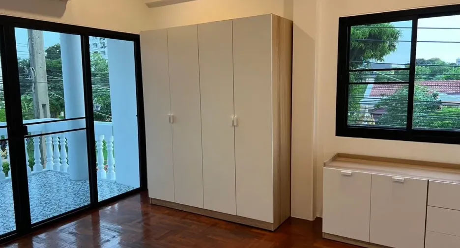 For rent 2 bedrooms townhouse in Mueang Samut Prakan, Samut Prakan